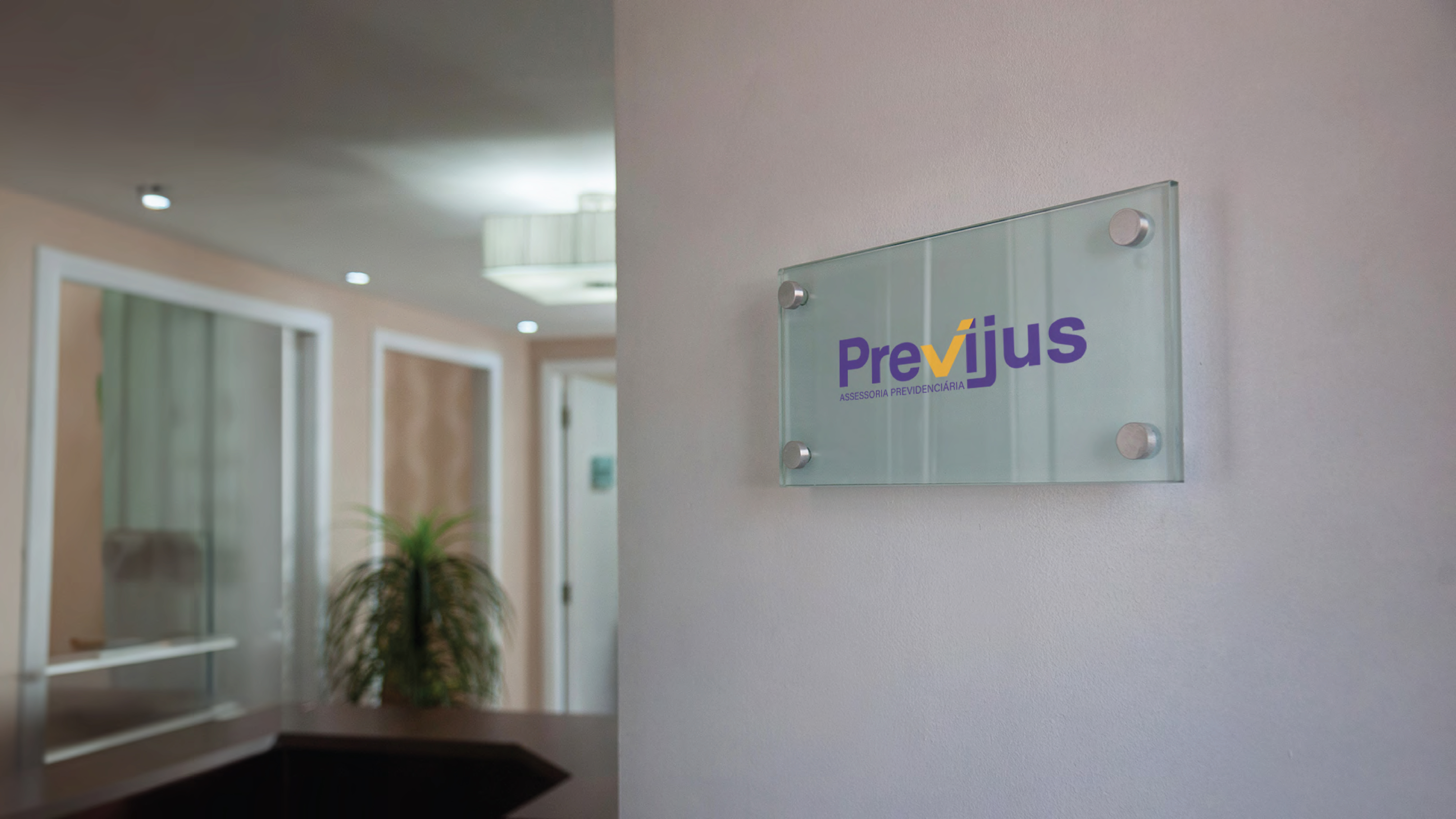 Placa do escritório Previjus na entrada